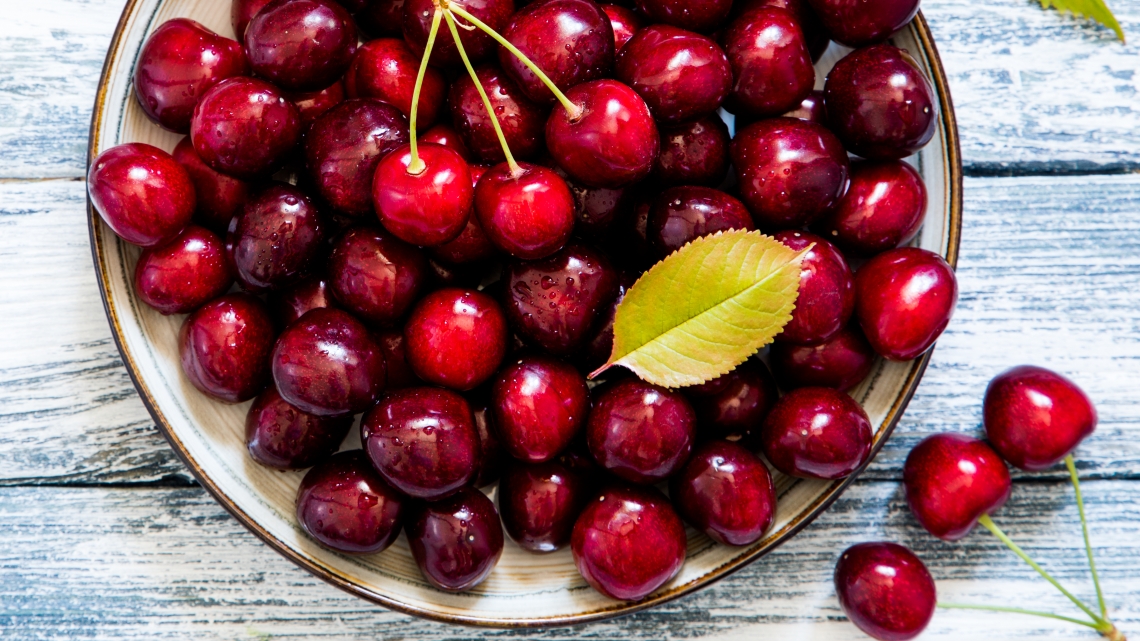 shutterstock_663273814 Zum Anbeißen köstlich. Reife, süße Kirschen